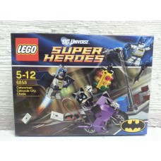 LEGO 6858 Super Heroes Catwoman Catcycle City Chase
