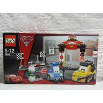 LEGO 8206  Cars Tokyo Pit Stop