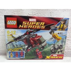 LEGO 6866 Super Heroes Wolverine's Chopper Showdown