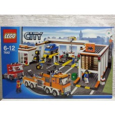 LEGO 7642 City Garage
