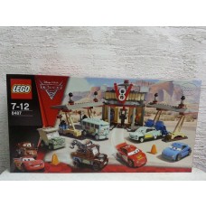 LEGO 8487 Cars Flo's V8 Café